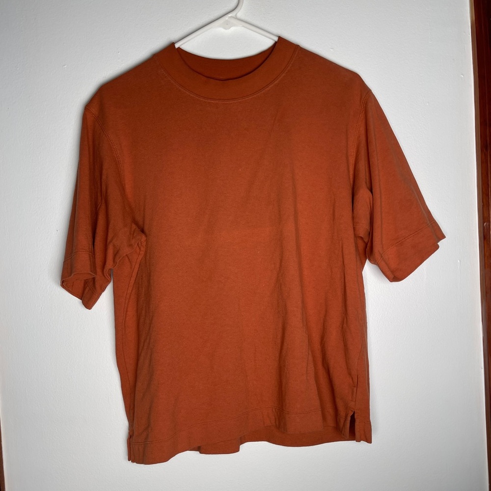 Uniqlo Crew Neck Tee Size M unisex Orange